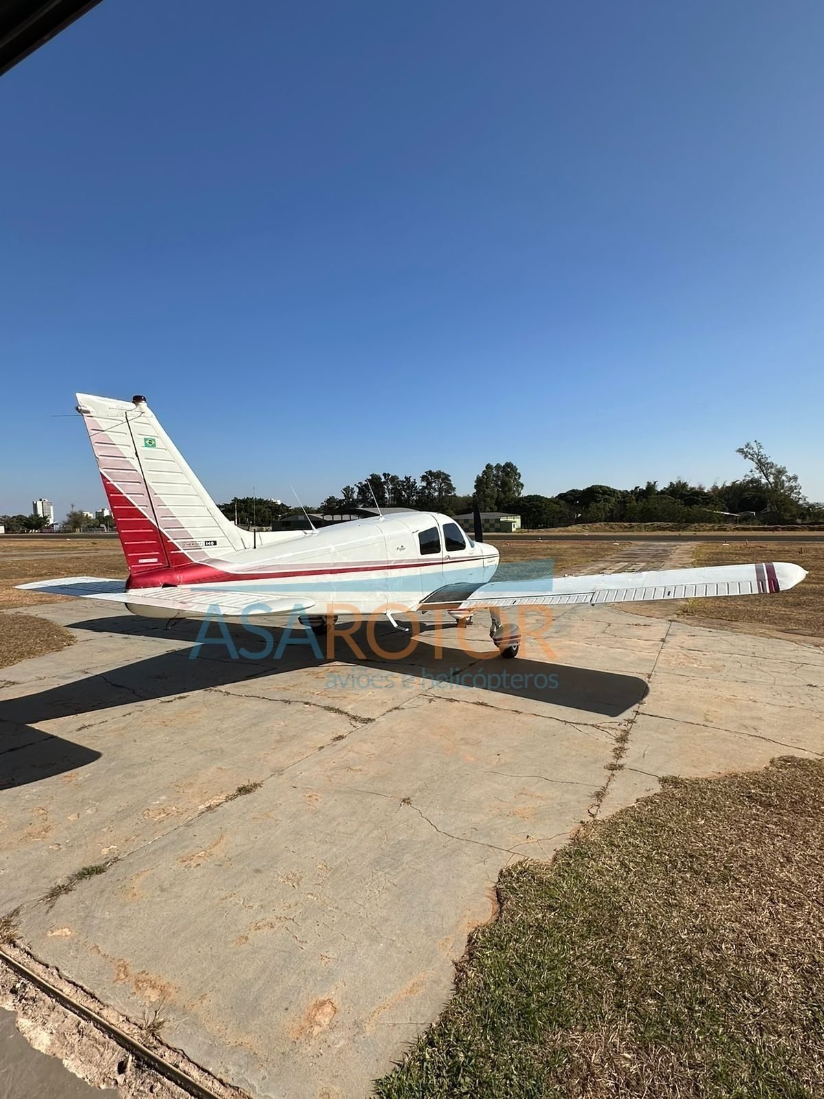 PIPER CHEROKEE PA-28-140 1974
