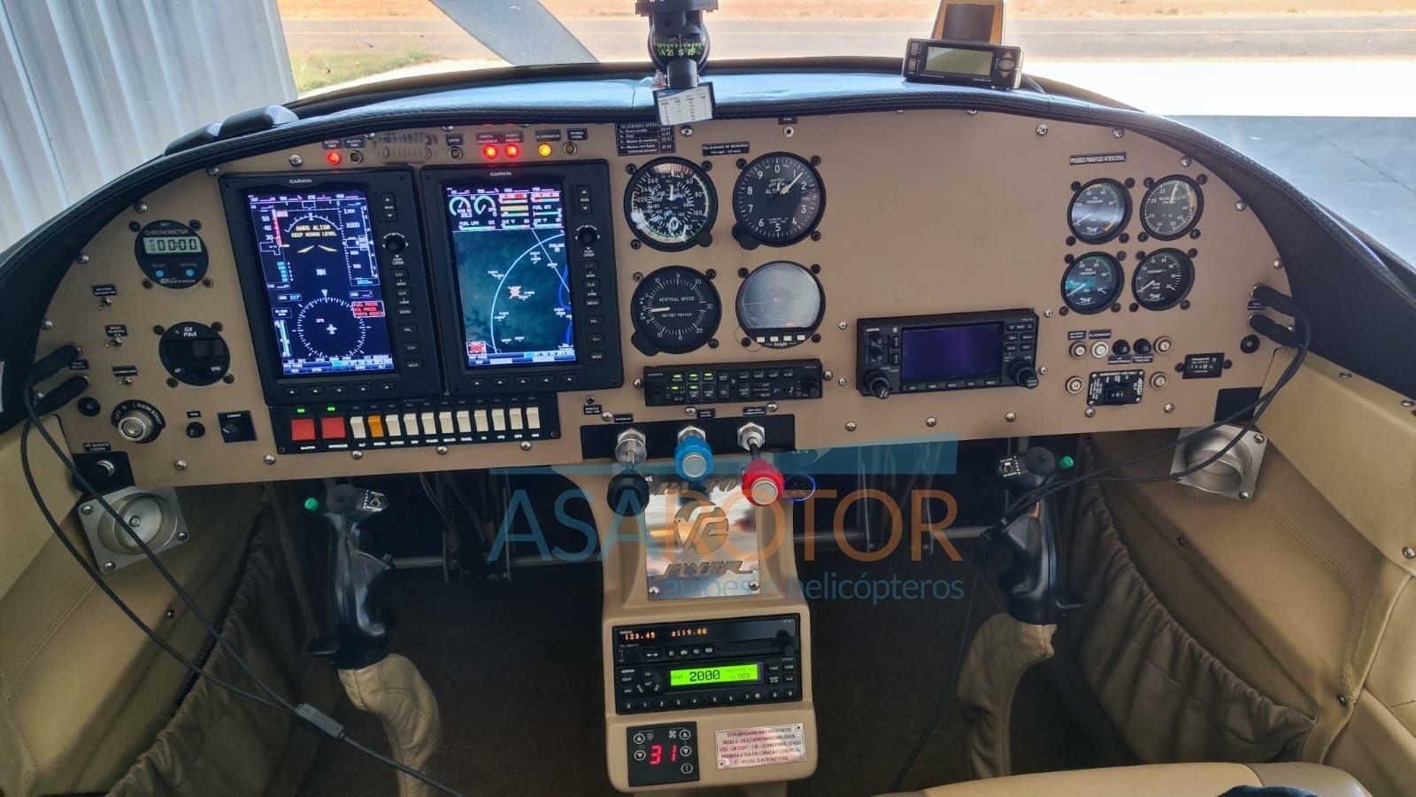 VANS AIRCRAFT RV10 2013 FLYER VANS AIRCRAFT RV10 2013 FLYER