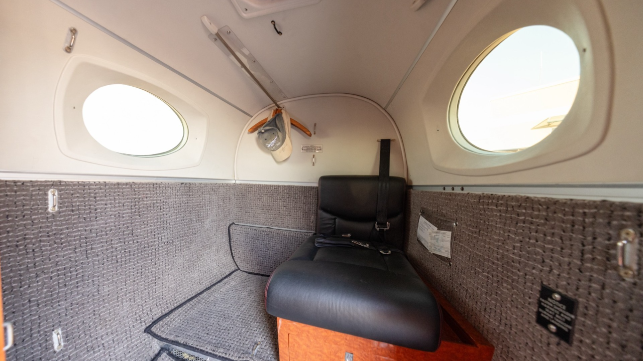 BEECHCRAFT KING AIR C90B 2004 BEECHCRAFT KING AIR C90B 2004