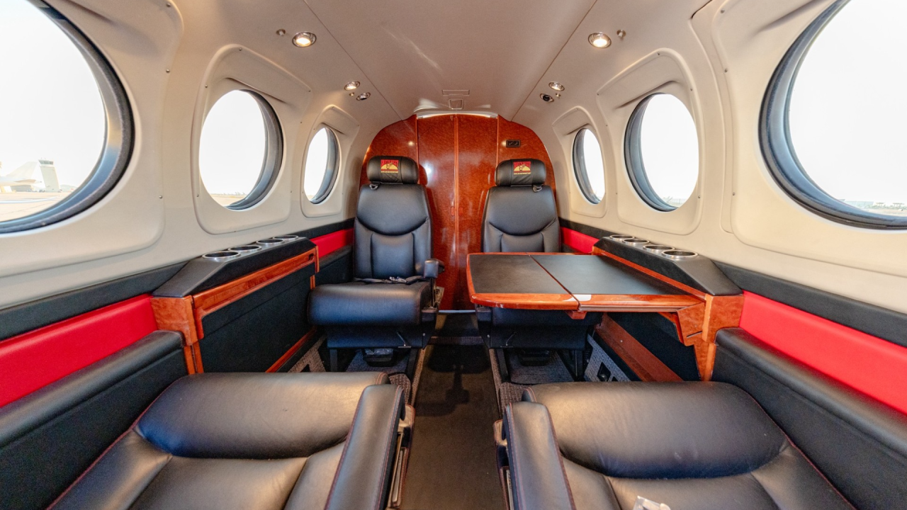 BEECHCRAFT KING AIR C90B 2004 BEECHCRAFT KING AIR C90B 2004