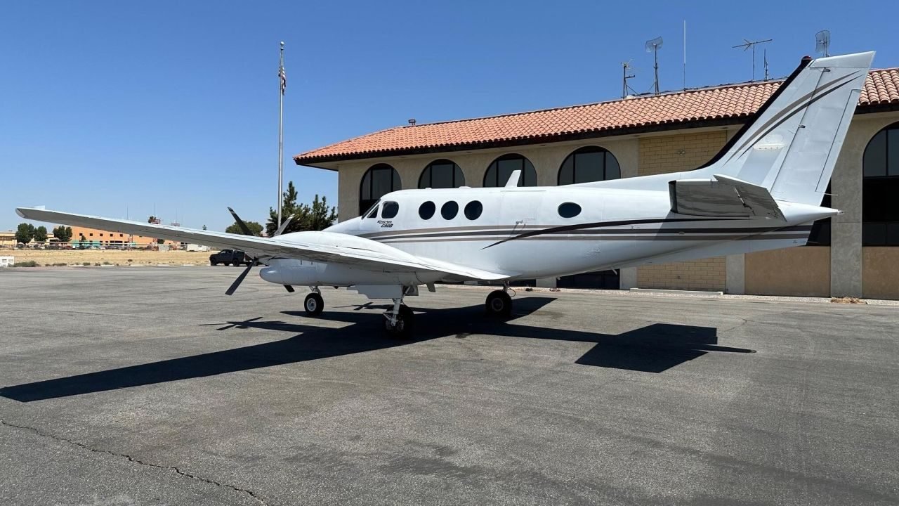 BEECHCRAFT KING AIR C90B 1998 BEECHCRAFT KING AIR C90B 1998