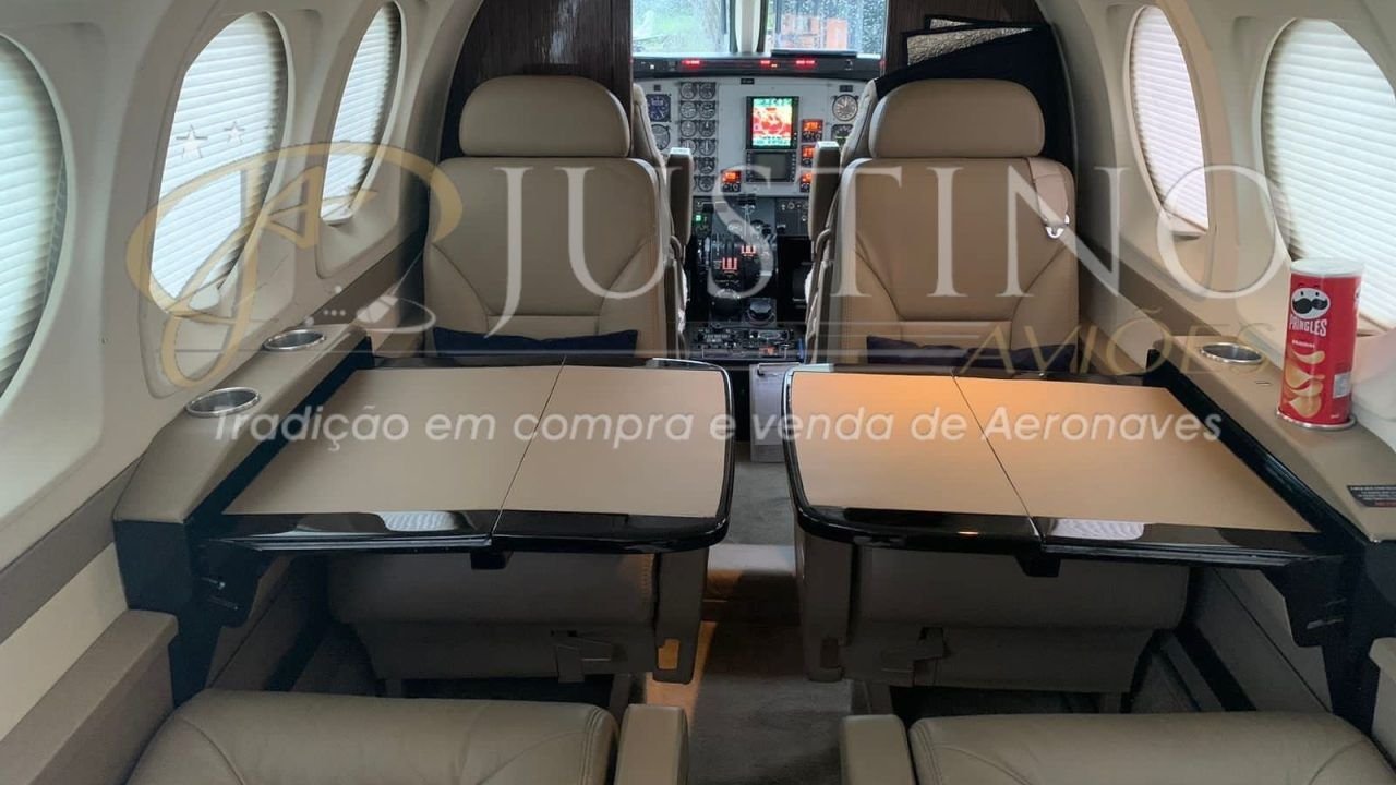 BEECHCRAFT KING AIR C90A 1990 BEECHCRAFT KING AIR C90A 1990