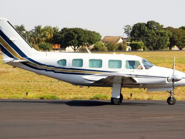 PIPER NAVAJO PA-31-325 CR 1983