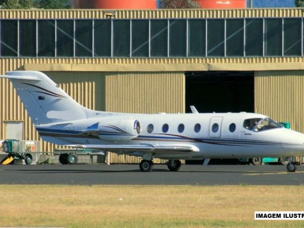 HAWKER 400A 2006