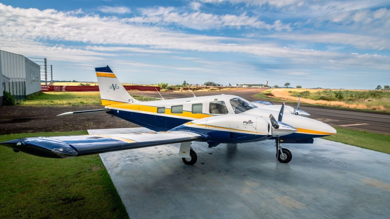 PIPER PA-34-220T SENECA V 1997 PIPER PA-34-220T SENECA V 1997