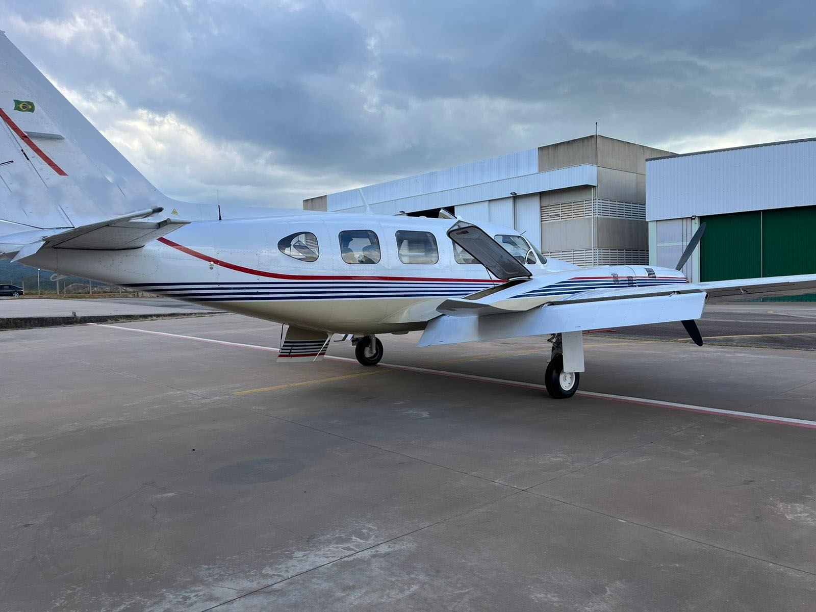 PIPER NAVAJO PA-31-325 1975