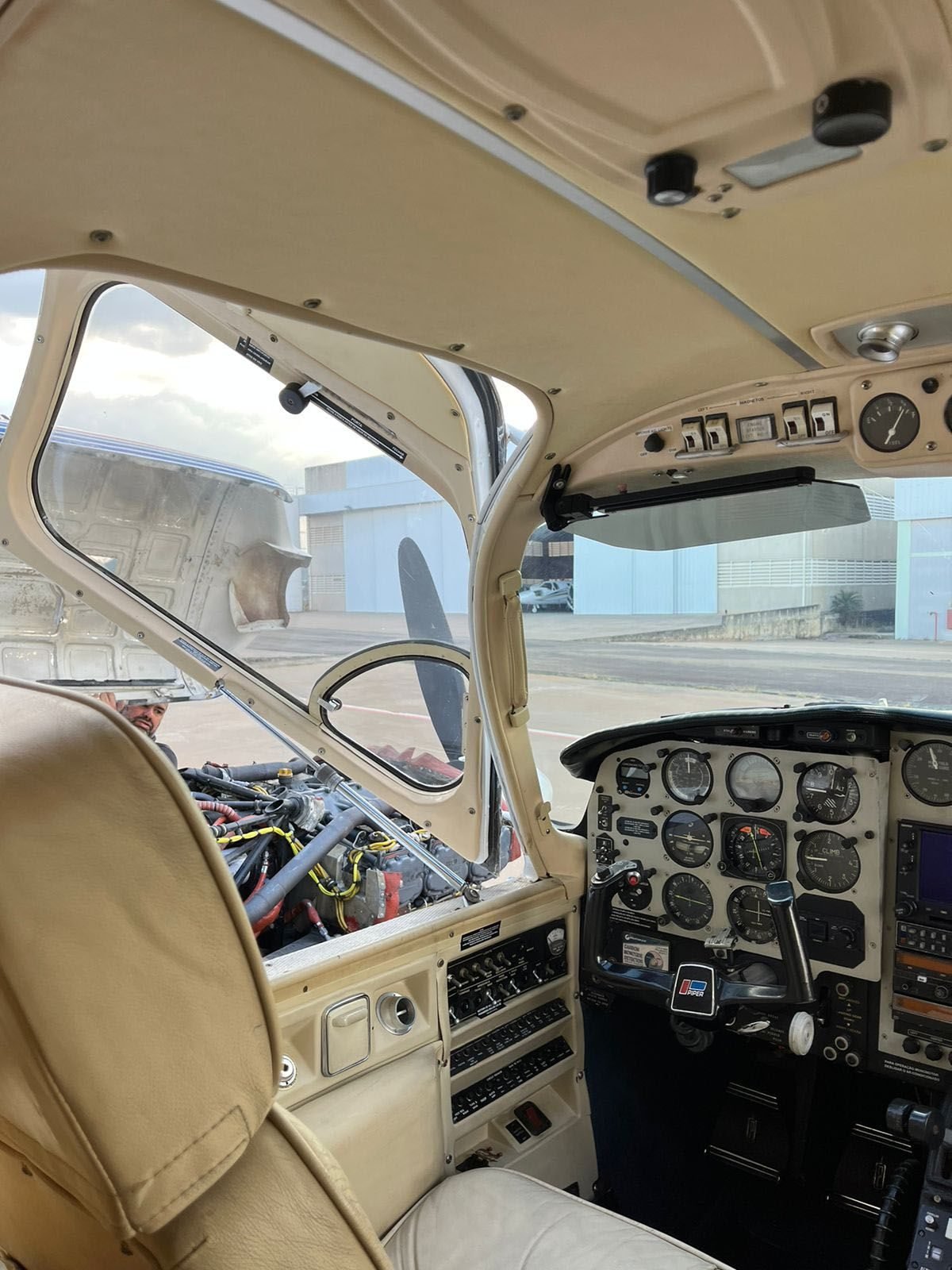 PIPER NAVAJO PA-31-325 1975 PIPER NAVAJO PA-31-325 1975