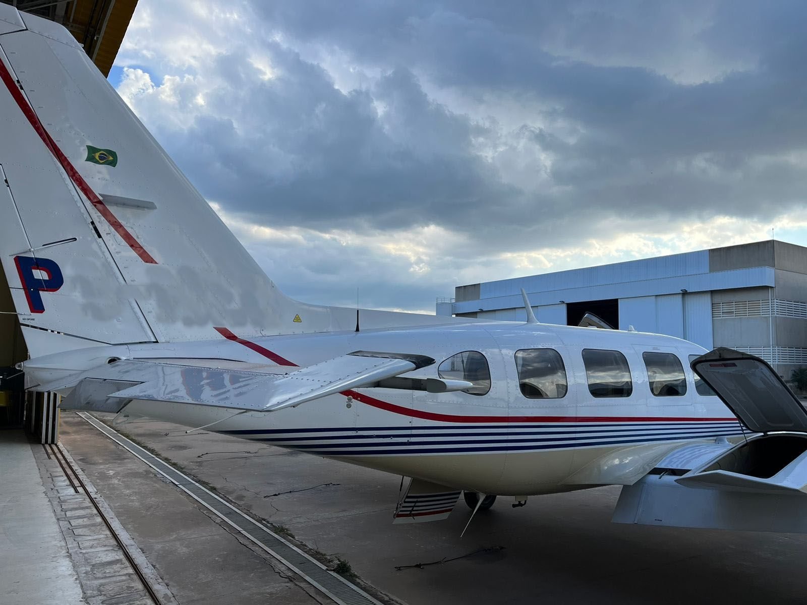 PIPER NAVAJO PA-31-325 1975