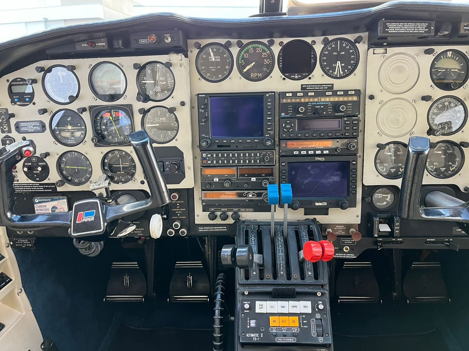 PIPER NAVAJO PA-31-325 1975 PIPER NAVAJO PA-31-325 1975
