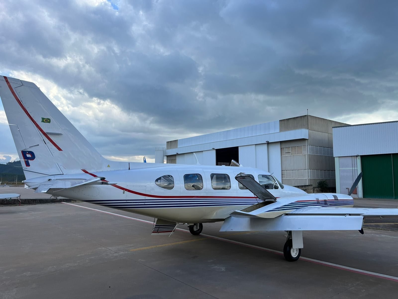 PIPER NAVAJO PA-31-325 1975