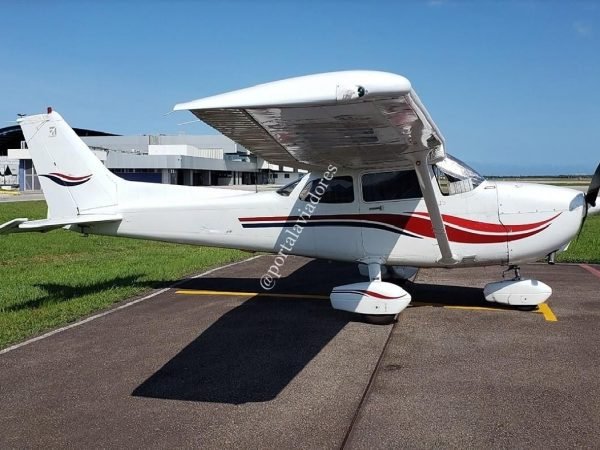CESSNA 172S SKYHAWK 1999