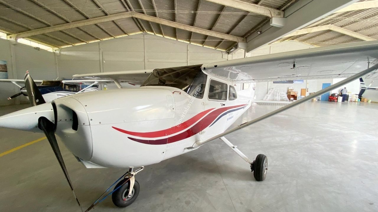 CESSNA 172S SKYHAWK 1999 CESSNA 172S SKYHAWK 1999