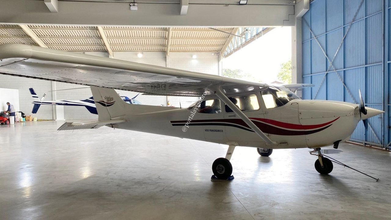 CESSNA 172S SKYHAWK 1999 CESSNA 172S SKYHAWK 1999
