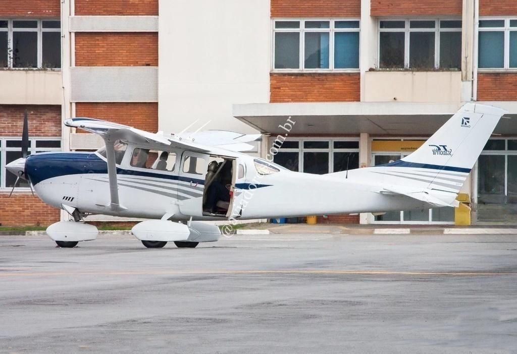 CESSNA T206H TURBO STATIONAIR 2004 CESSNA T206H TURBO STATIONAIR 2004