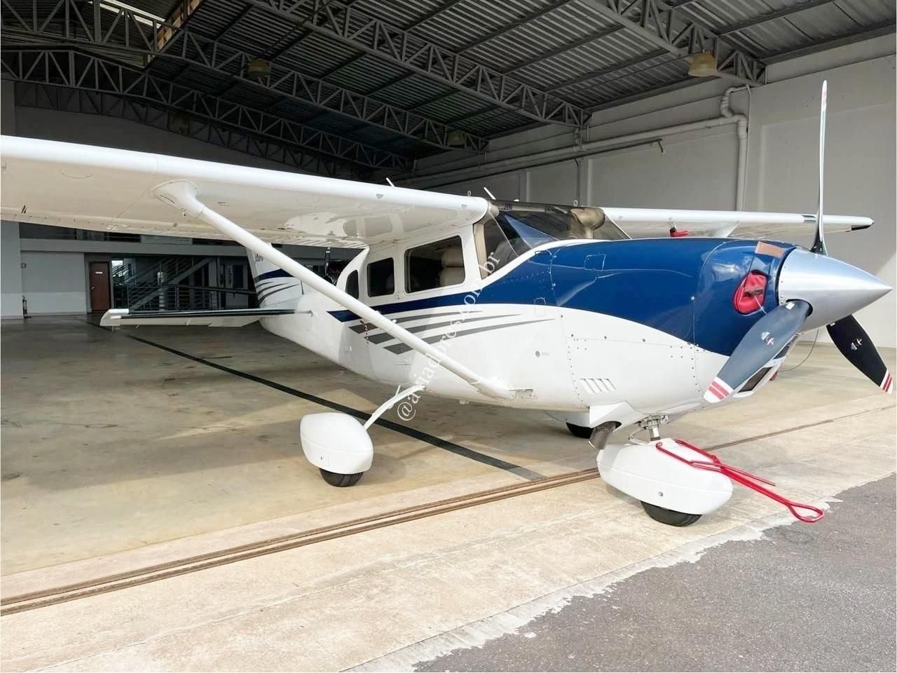 CESSNA T206H TURBO STATIONAIR 2004 CESSNA T206H TURBO STATIONAIR 2004