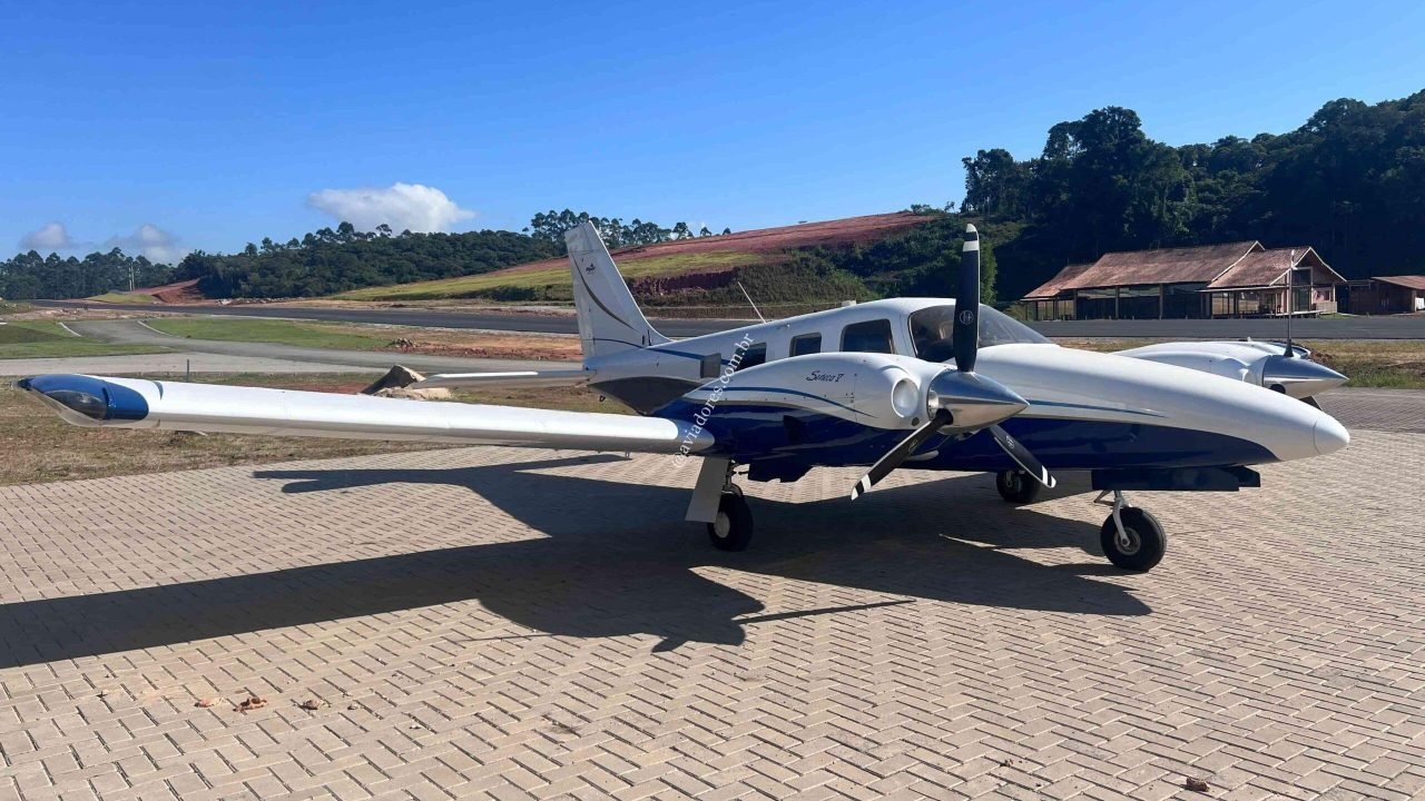 PIPER PA-34-220T SENECA V 2001 PIPER PA-34-220T SENECA V 2001