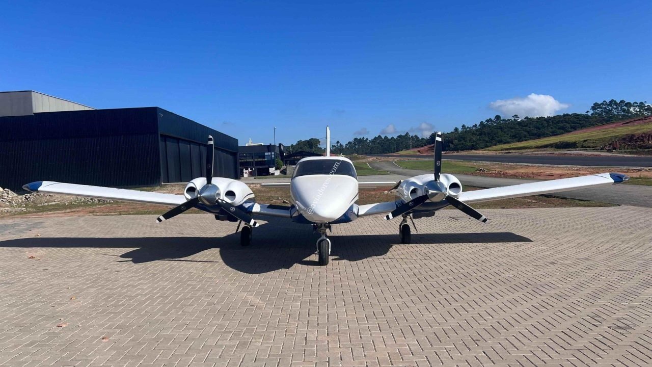 PIPER PA-34-220T SENECA V 2001 PIPER PA-34-220T SENECA V 2001