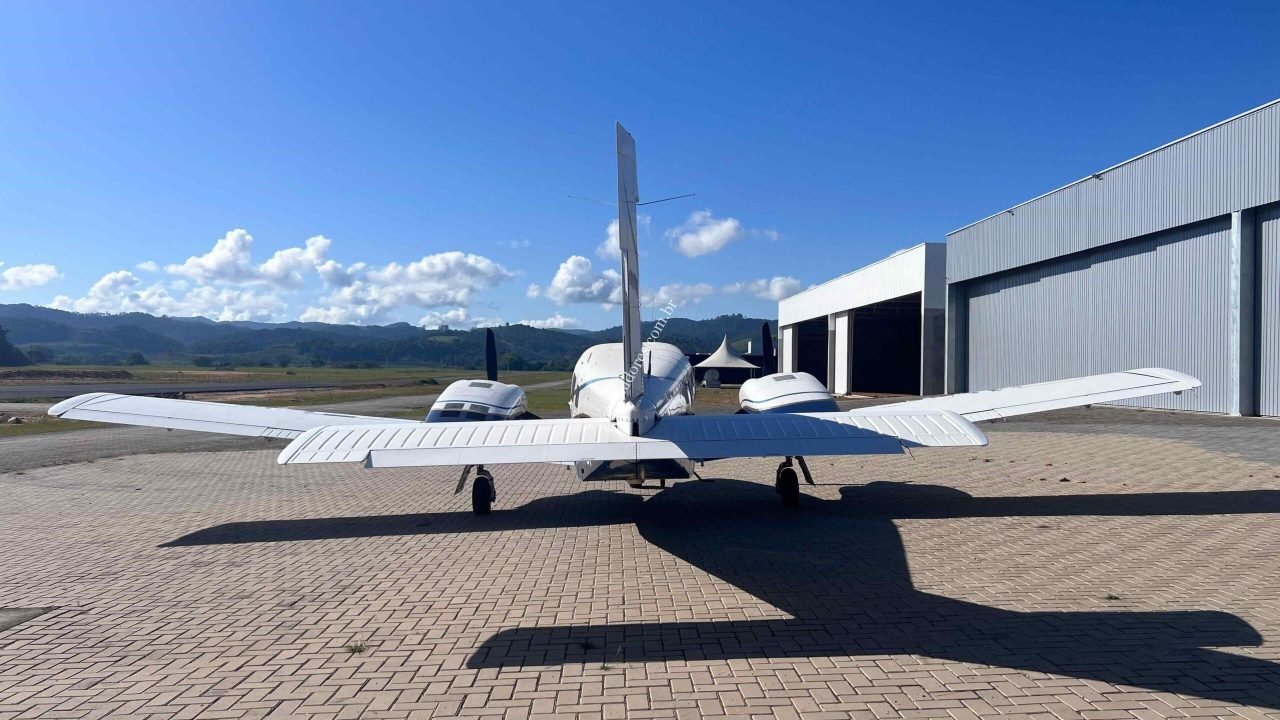 PIPER PA-34-220T SENECA V 2001 PIPER PA-34-220T SENECA V 2001