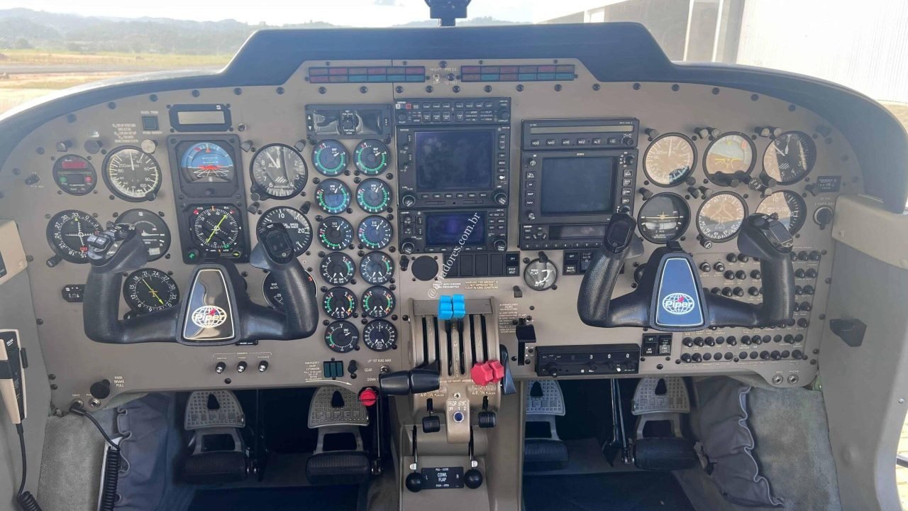 PIPER PA-34-220T SENECA V 2001 PIPER PA-34-220T SENECA V 2001