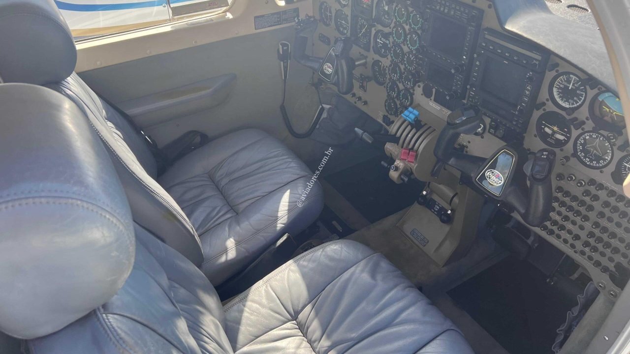 PIPER PA-34-220T SENECA V 2001 PIPER PA-34-220T SENECA V 2001