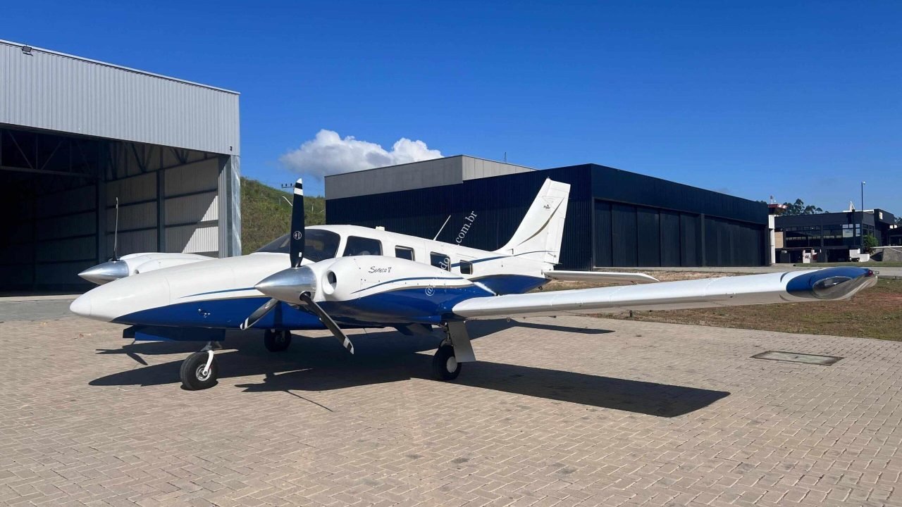 PIPER PA-34-220T SENECA V 2001 PIPER PA-34-220T SENECA V 2001
