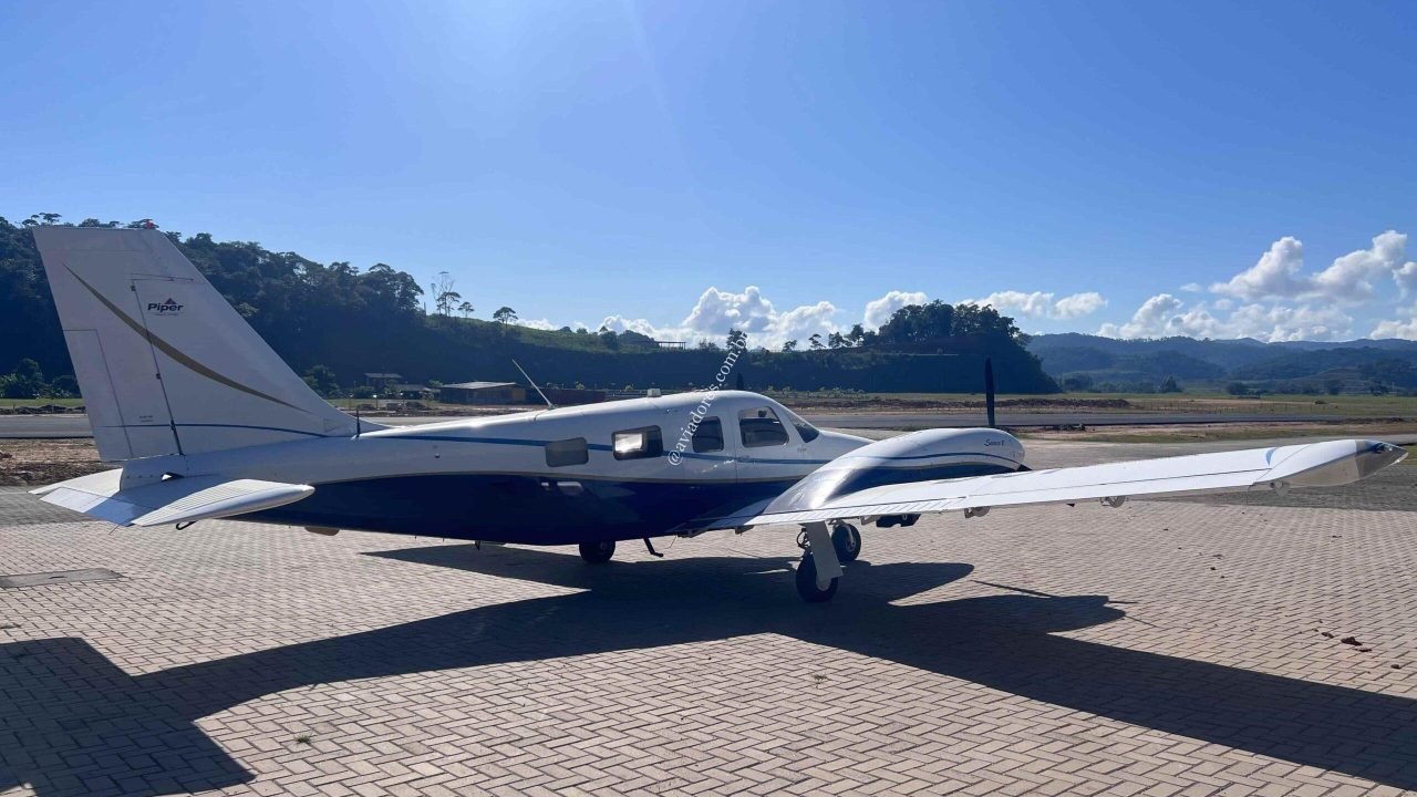 PIPER PA-34-220T SENECA V 2001 PIPER PA-34-220T SENECA V 2001