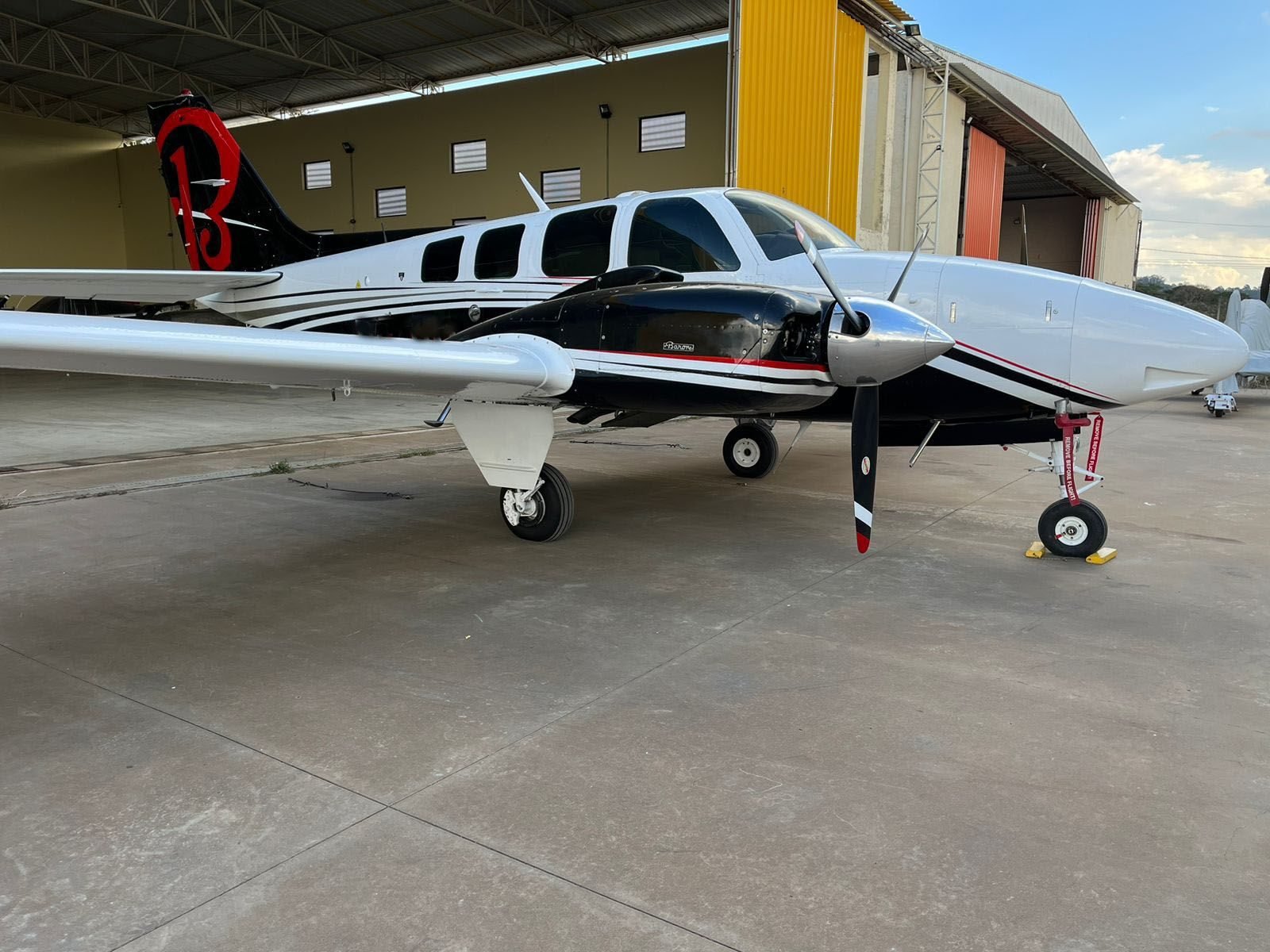 BEECHCRAFT BARON B58 1987