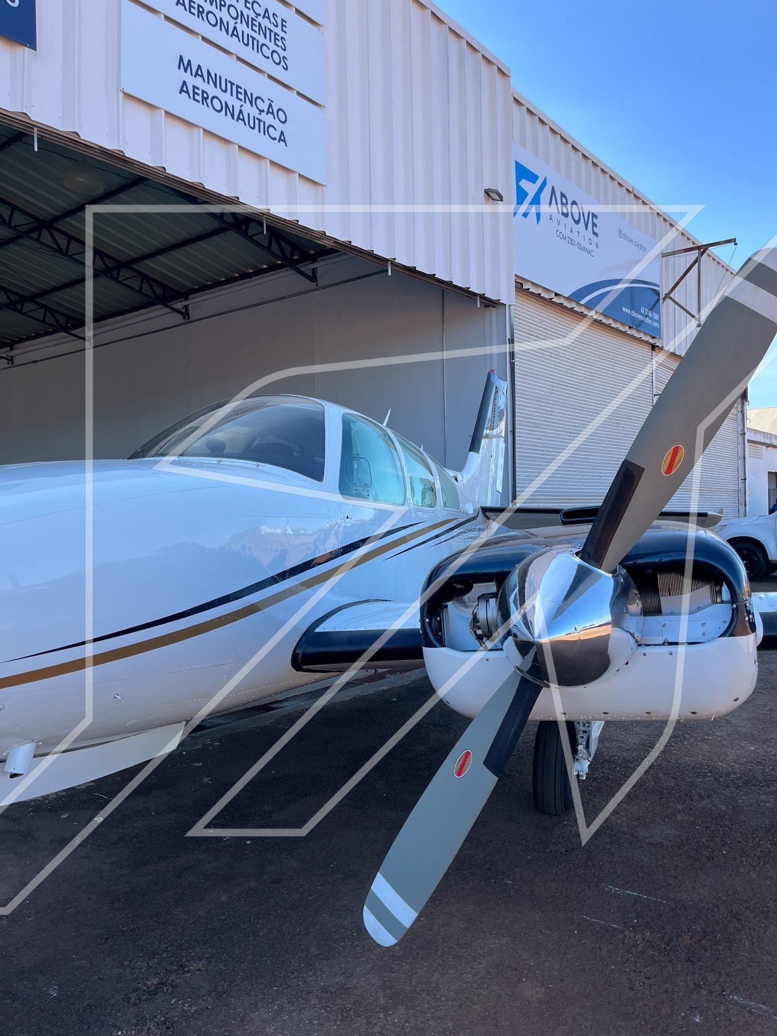 BEECHCRAFT BARON E55 1975 BEECHCRAFT BARON E55 1975