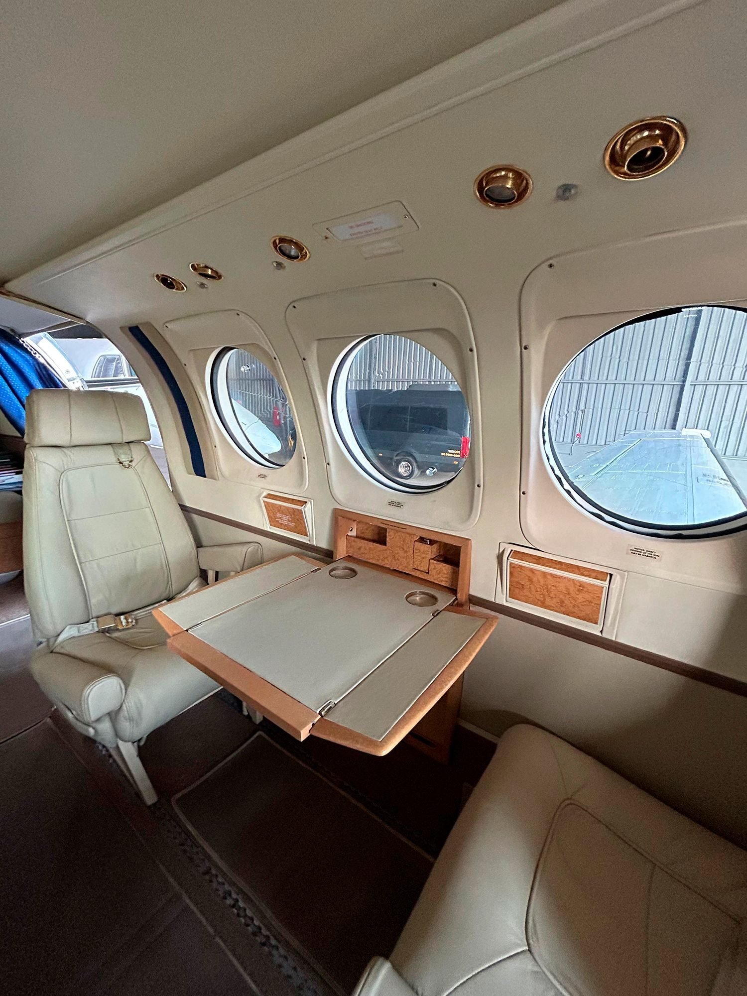 BEECHCRAFT KING AIR C90 1982 BEECHCRAFT KING AIR C90 1982