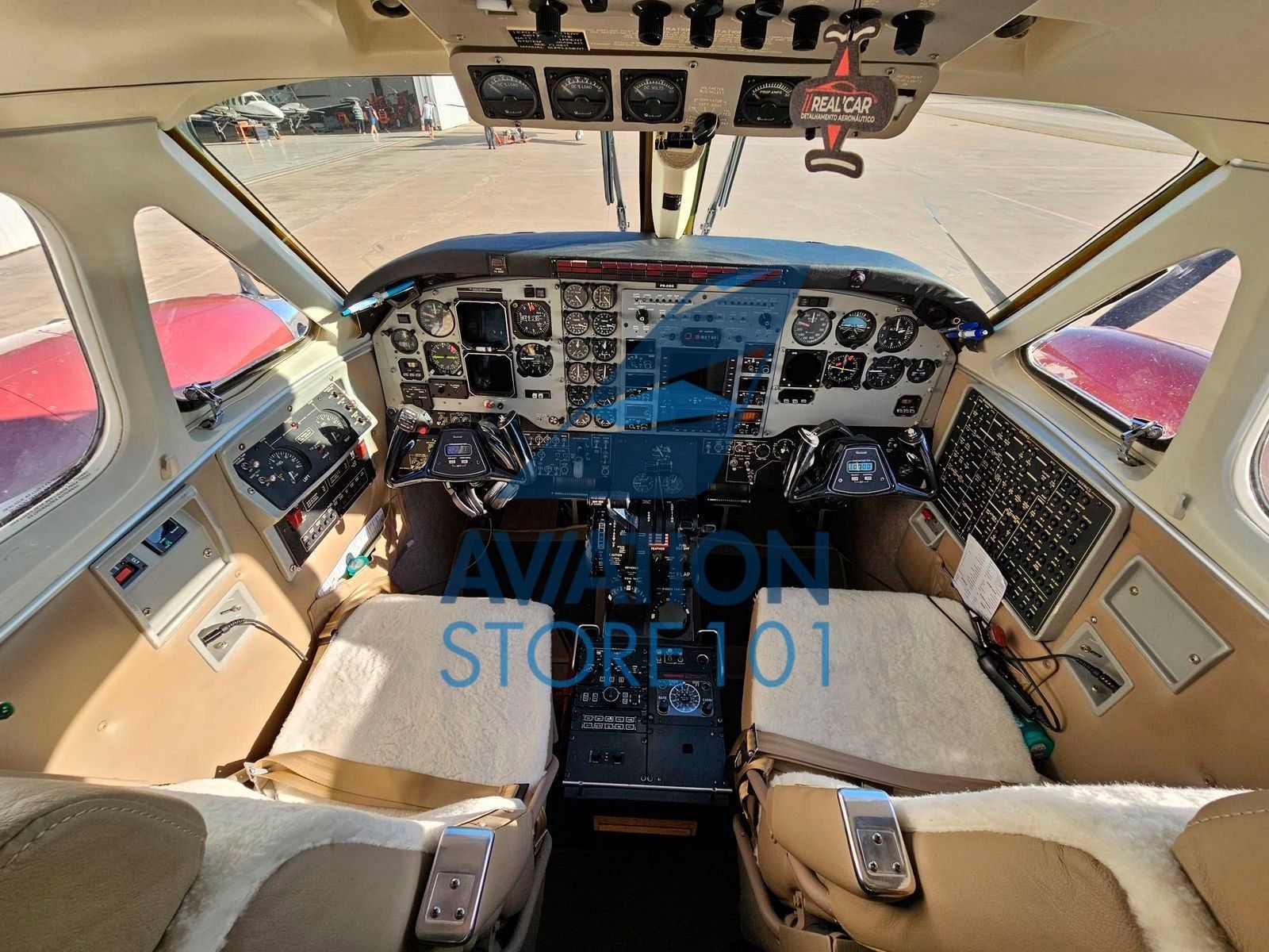 BEECHCRAFT KING AIR C90B 1993 BEECHCRAFT KING AIR C90B 1993