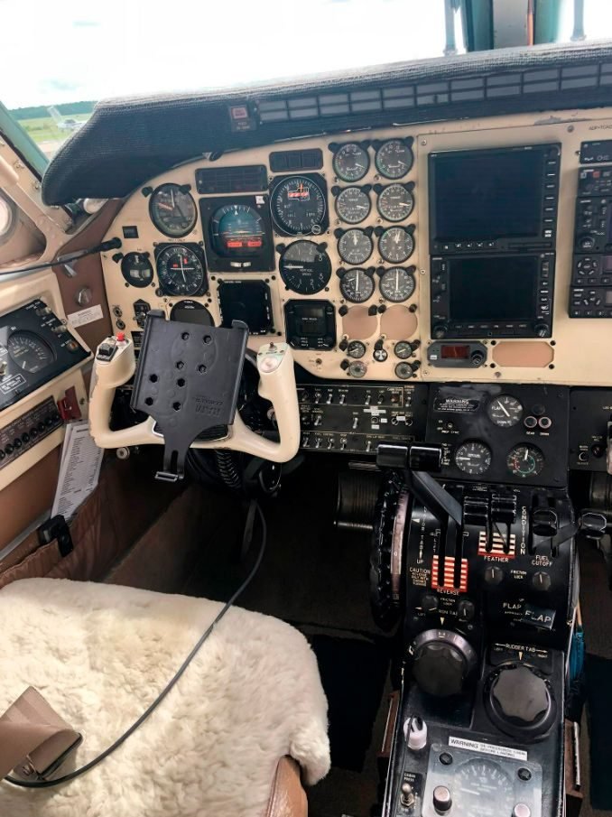 BEECHCRFAT KING AIR E90 1972 BEECHCRFAT KING AIR E90 1972