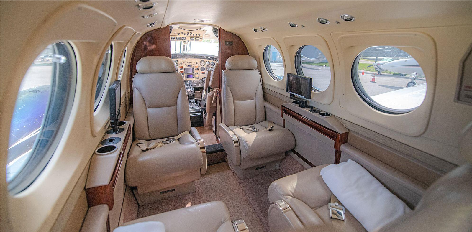 BEECHCRAFT KING AIR C90B 2005 BEECHCRAFT KING AIR C90B 2005
