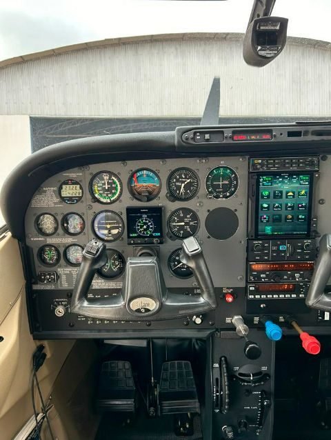 CESSNA 182T 2003