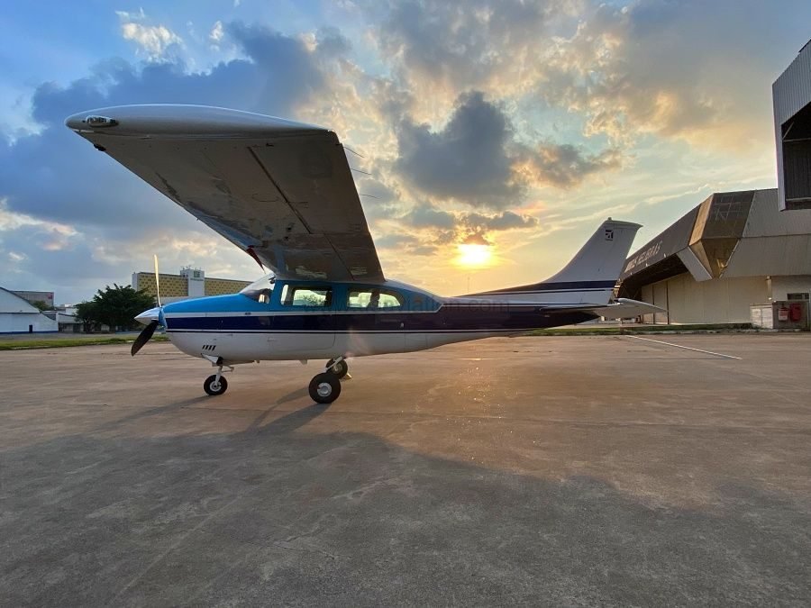 CESSNA 210L CENTURION 1974