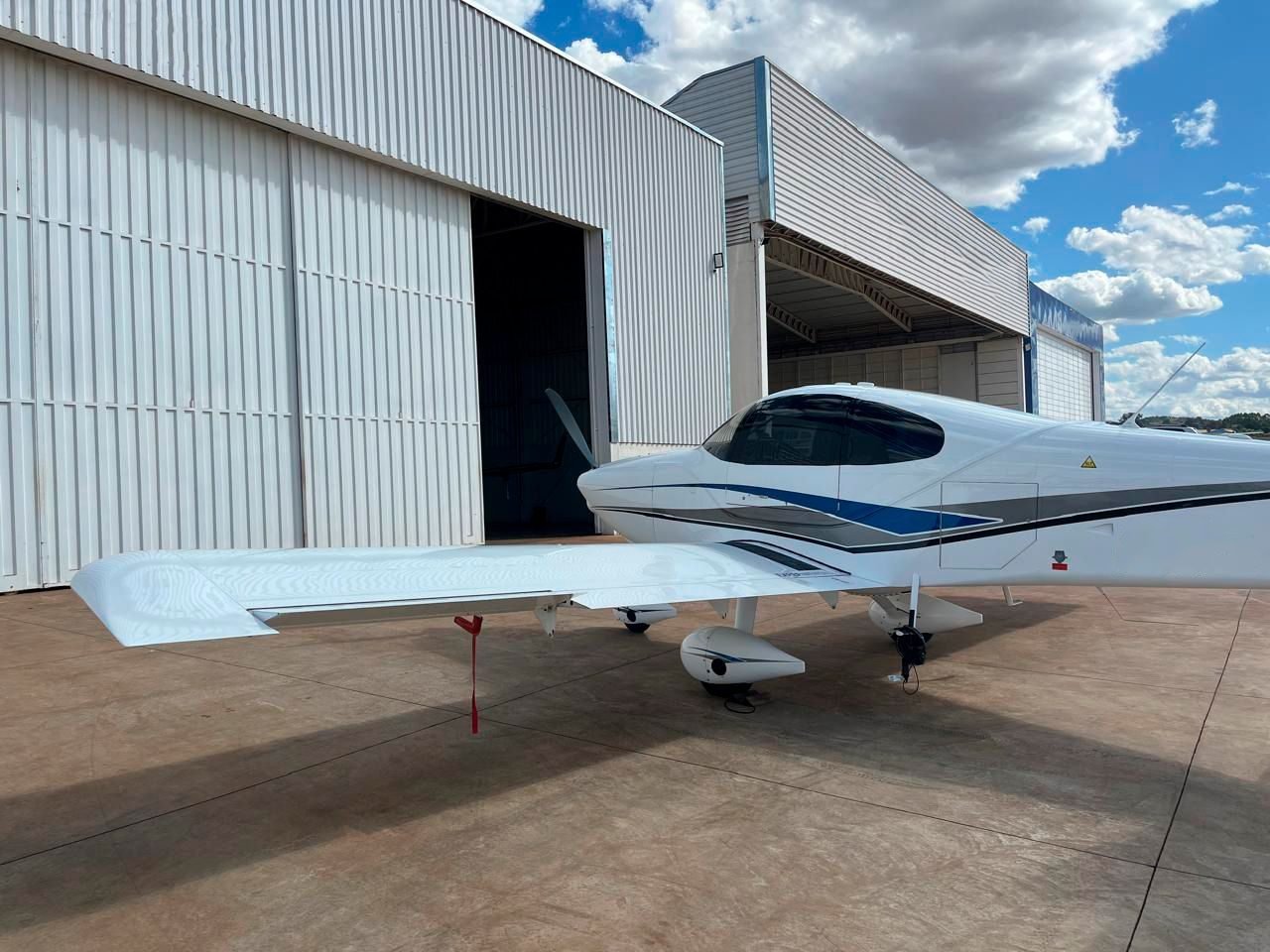 FLYER RV-10 2013 FLYER RV-10 2013