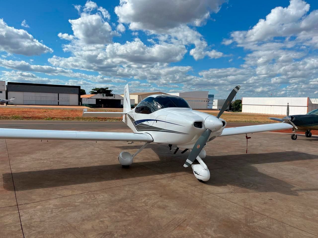 FLYER RV-10 2013 FLYER RV-10 2013
