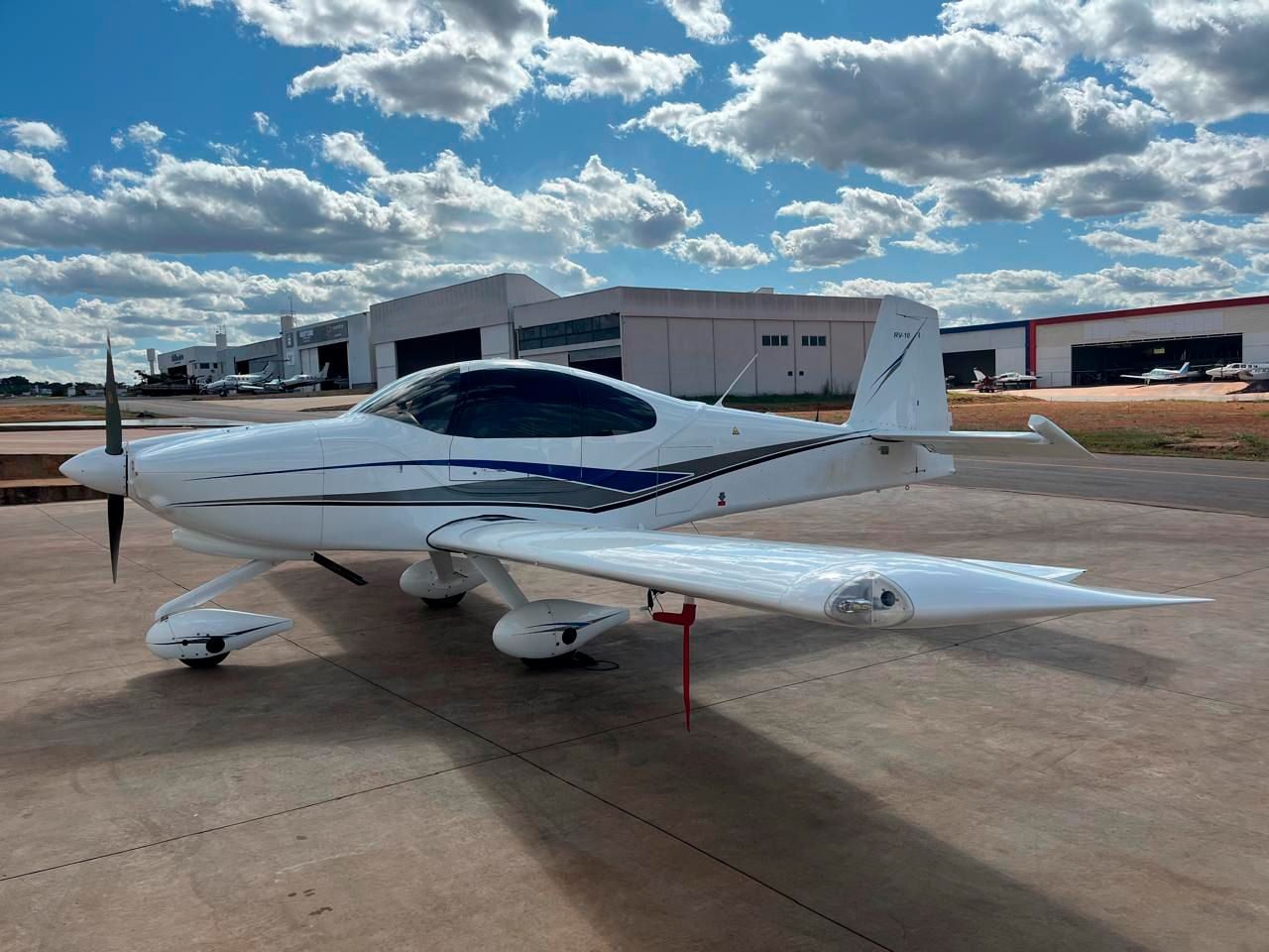 FLYER RV-10 2013 FLYER RV-10 2013