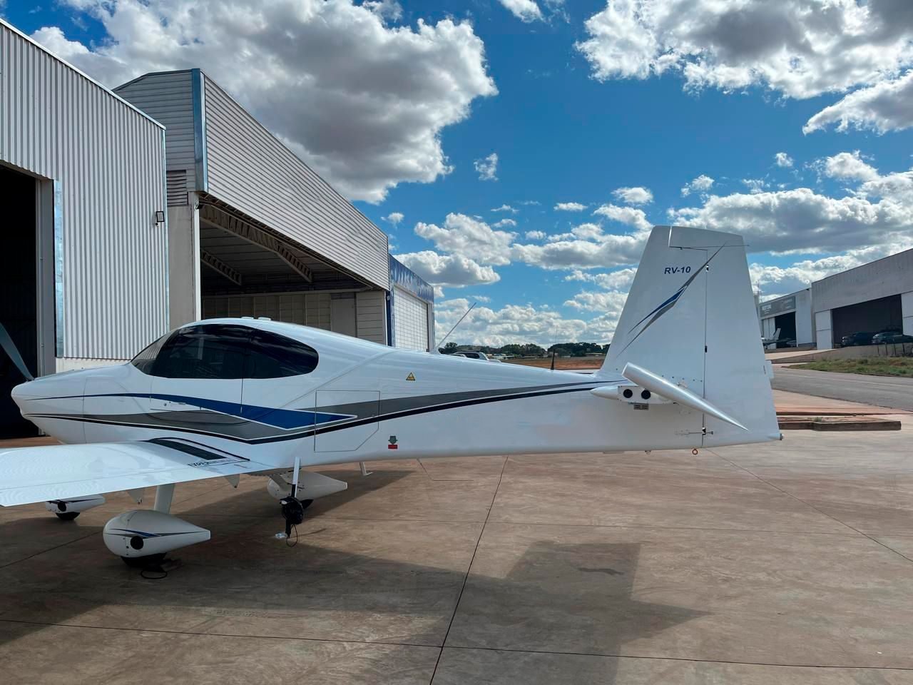FLYER RV-10 2013 FLYER RV-10 2013