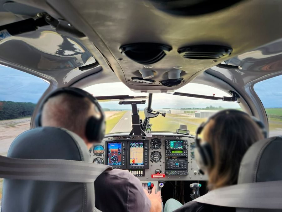 FLYER RV-10 2013 FLYER RV-10 2013