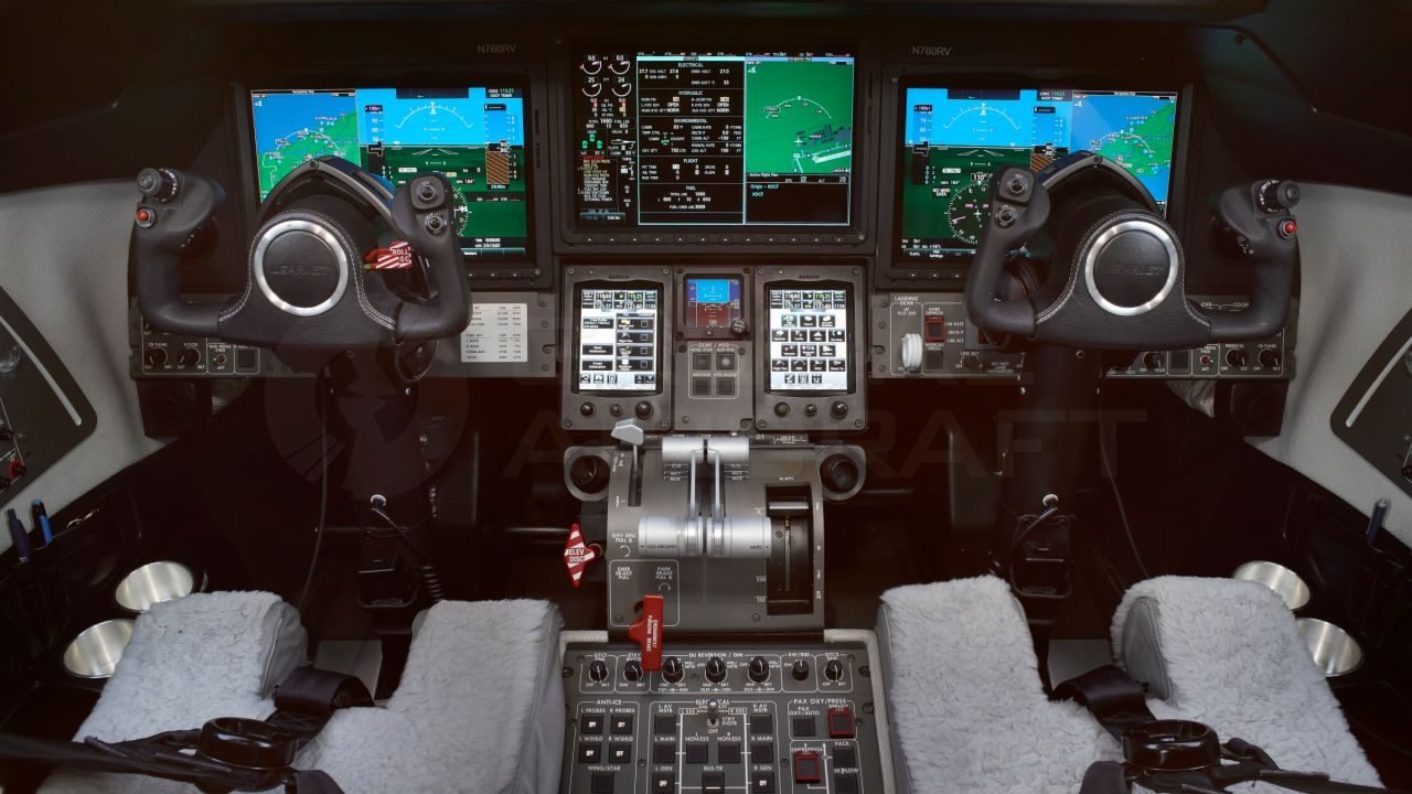 BOMBARDIER LEARJET 70 2014 À VENDA BOMBARDIER LEARJET 70 2014 À VENDA