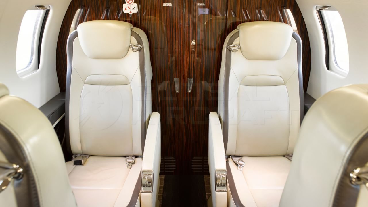 BOMBARDIER LEARJET 70 2014 À VENDA BOMBARDIER LEARJET 70 2014 À VENDA