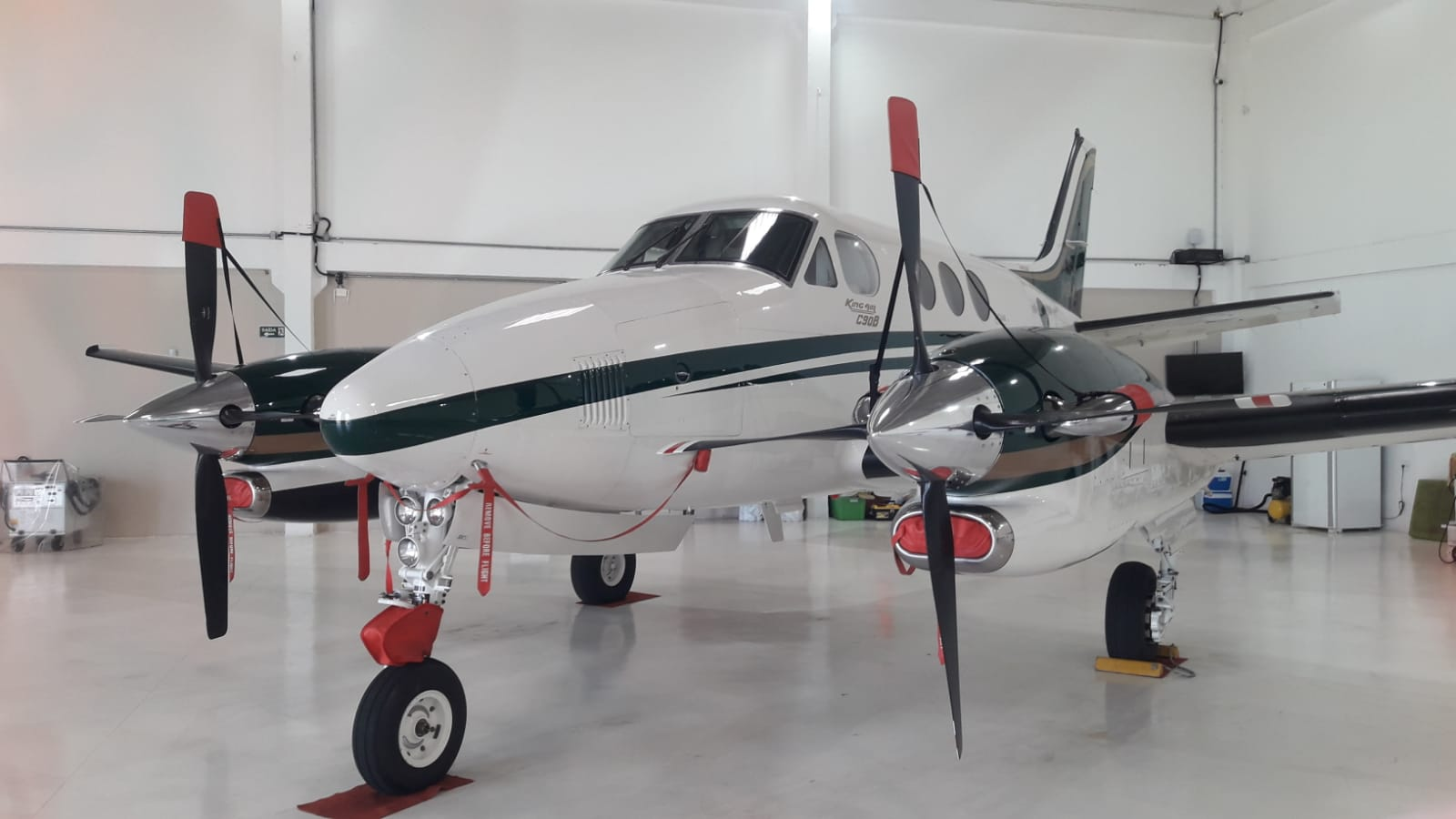 KING AIR C90B JAGUAR 1998 KING AIR C90B JAGUAR 1998