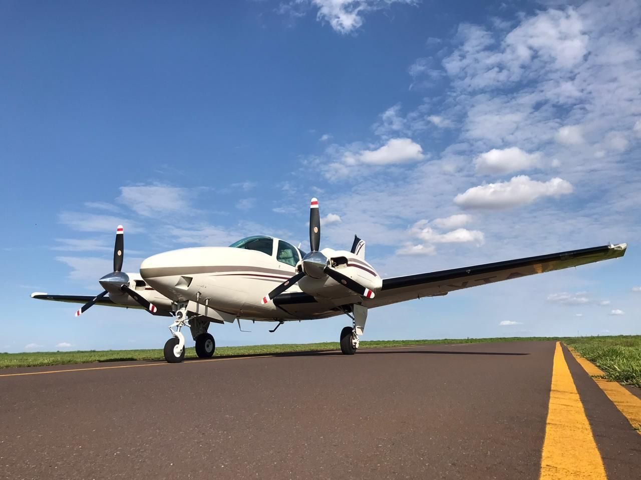 BEECHCRAFT BARON B58 1999 BEECHCRAFT BARON B58 1999