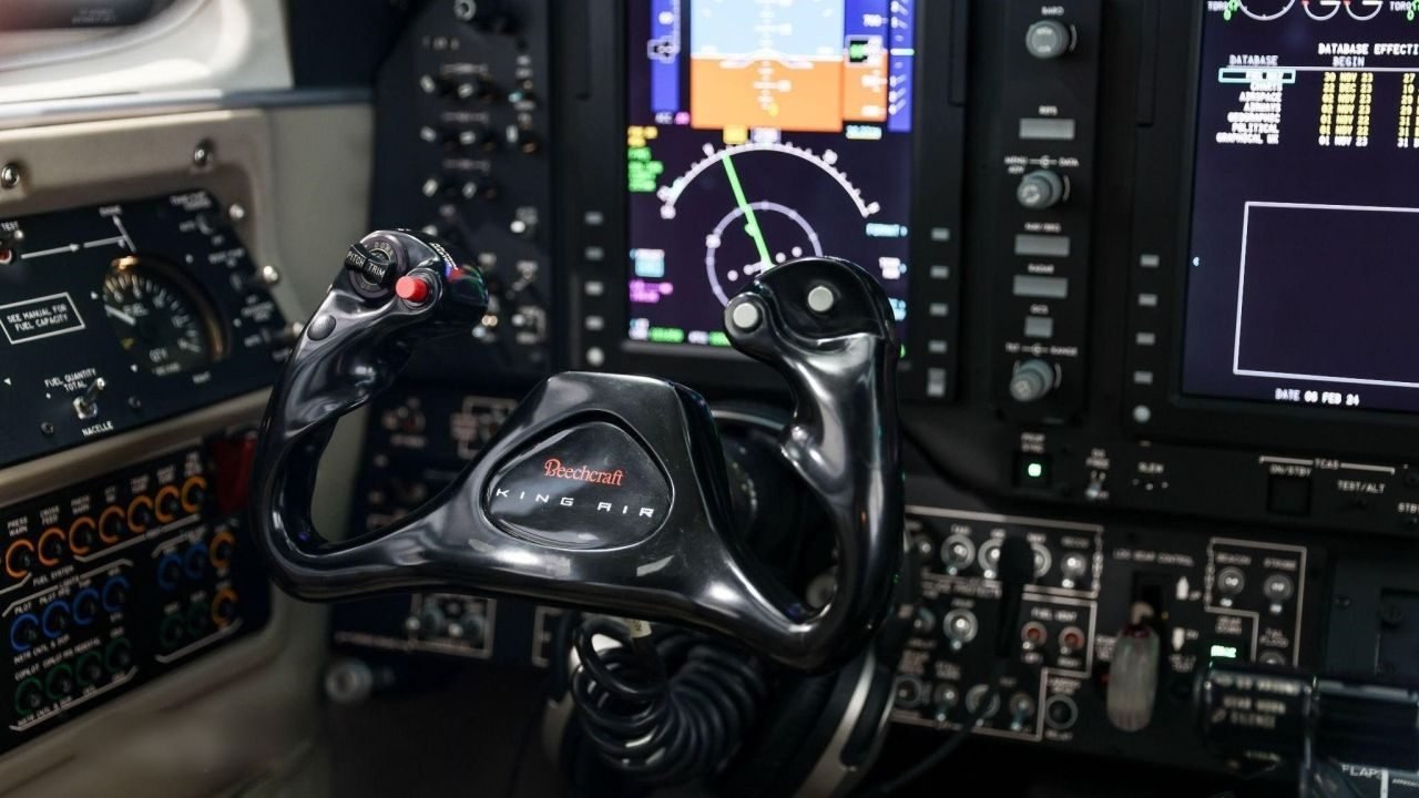 BEECHCRAFT KING AIR C90GTX 2014