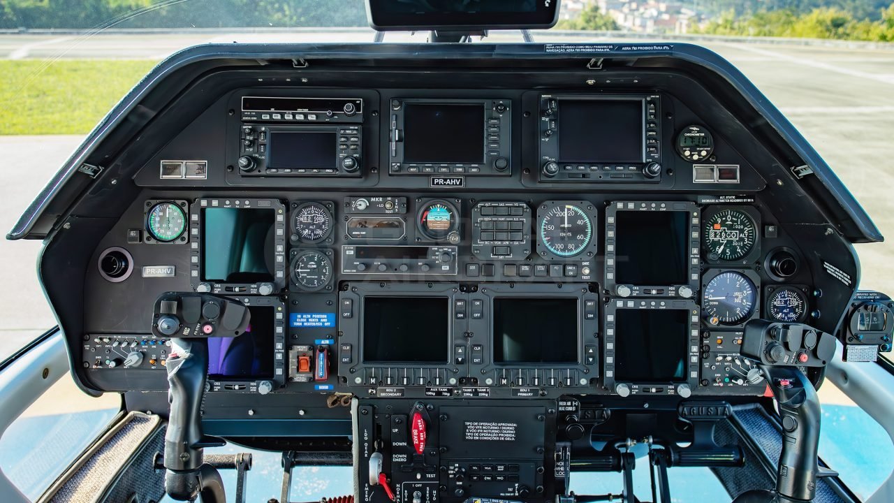 AGUSTA A109S GRAND 2009 AGUSTA A109S GRAND 2009