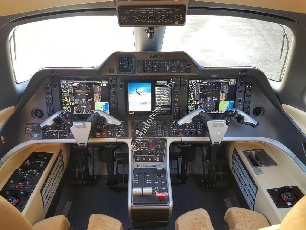 EMBRAER PHENOM 300 2013 EMBRAER PHENOM 300 2013