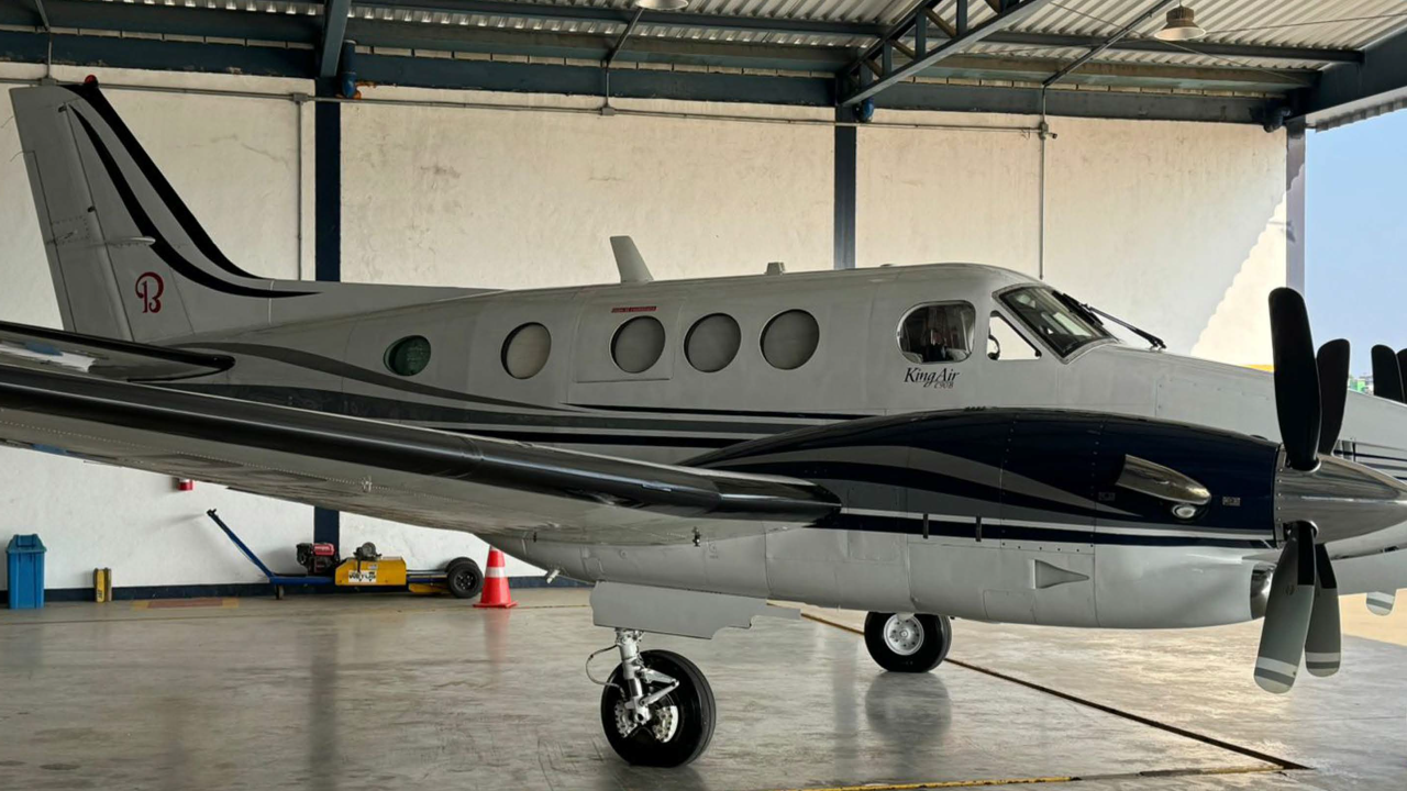 BEECHCRAFT KING AIR C90B 2004 BEECHCRAFT KING AIR C90B 2004