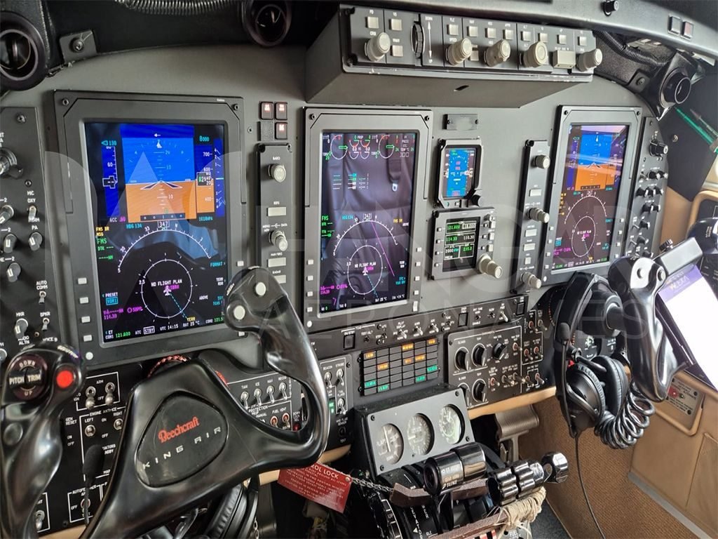 BEECHCRAFT KING AIR 250 2015 BEECHCRAFT KING AIR 250 2015