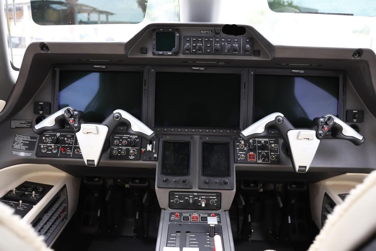 EMBRAER PHENOM 300 2017 EMBRAER PHENOM 300 2017