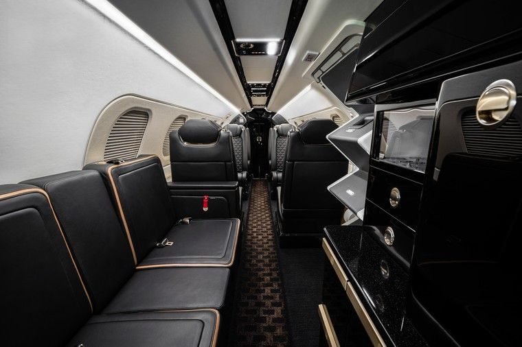 EMBRAER PHENOM 300E 2018 À VENDA EMBRAER PHENOM 300E 2018 À VENDA